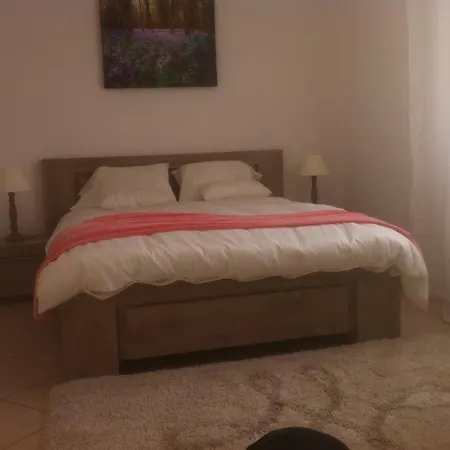 Pleasant 2 Bed In The Calm Palm Area Of With Beaches Nearby On Sides 1525 Cannes