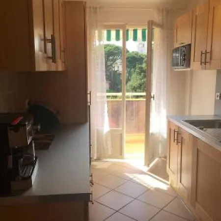 Pleasant 2 Bed In The Calm Palm Area Of With Beaches Nearby On Sides 1525 Apartament Cannes