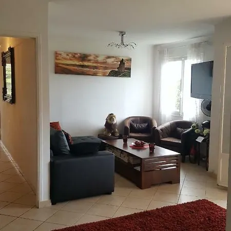 Apartament Pleasant 2 Bed In The Calm Palm Area Of With Beaches Nearby On Sides 1525 *